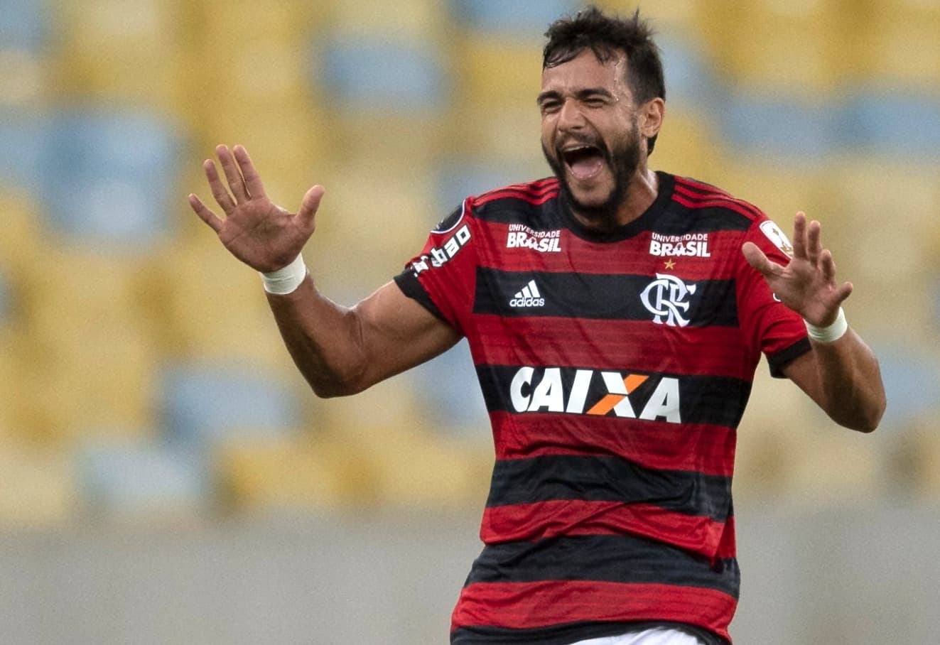 Henrique Dourado, o Ceifador, comemorando efusivamente gol pelo Flamengo
