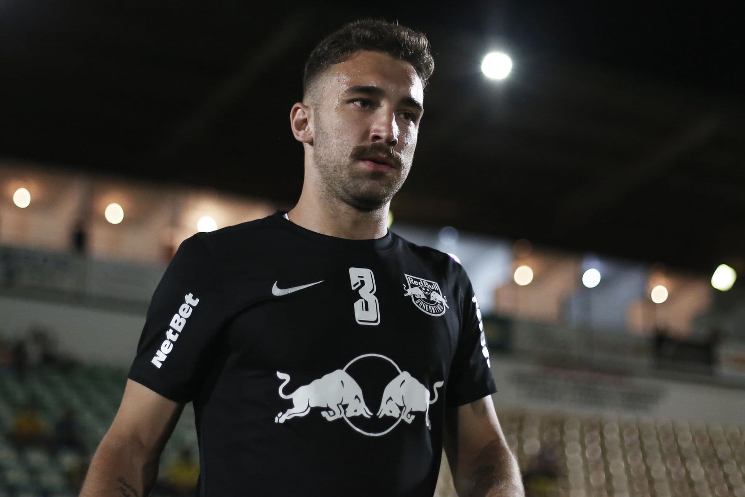 Léo Ortiz, do Bragantino, comentou como anda negociação com o Flamengo