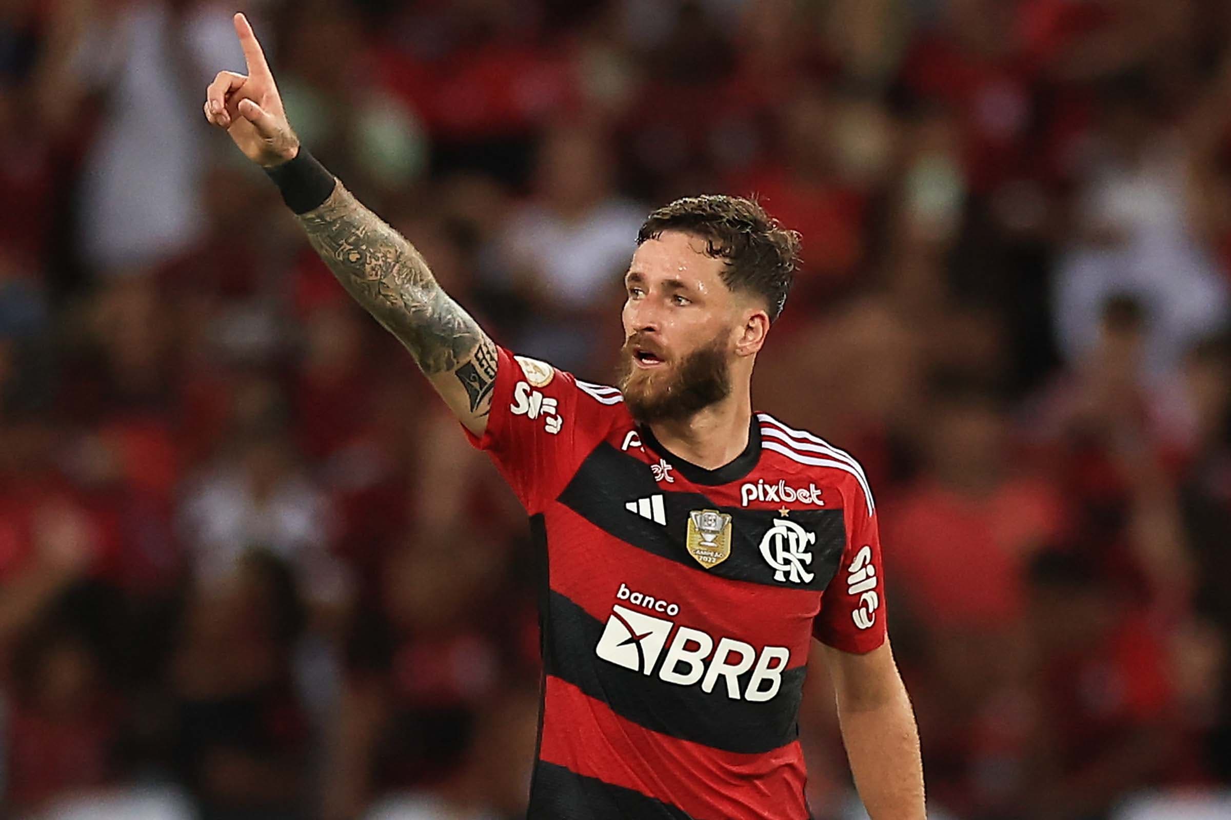 Léo Pereira em campo pelo Flamengo