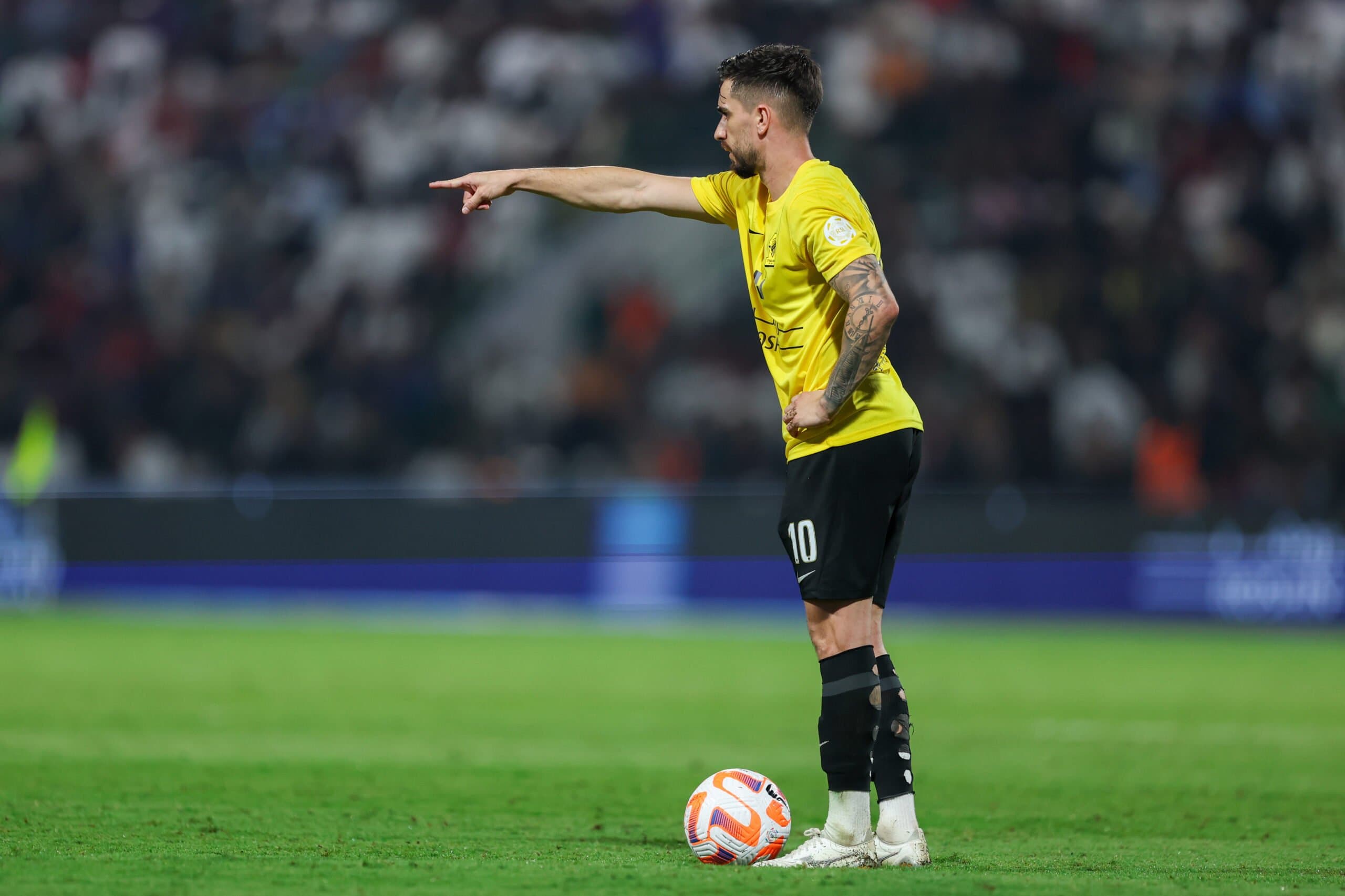 Empresário de Igor Coronado, contrapõe informação de que meia do Al-Ittihad foi oferecido ao Flamengo por 7 agentes diferentes