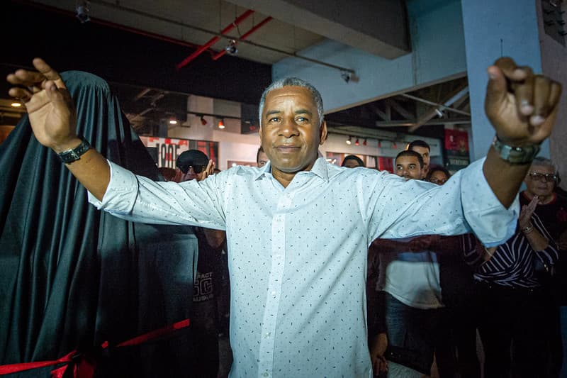 Andrade durante inauguração de busto na Gávea; ídolo do Flamengo vai participar de evento com torcedores