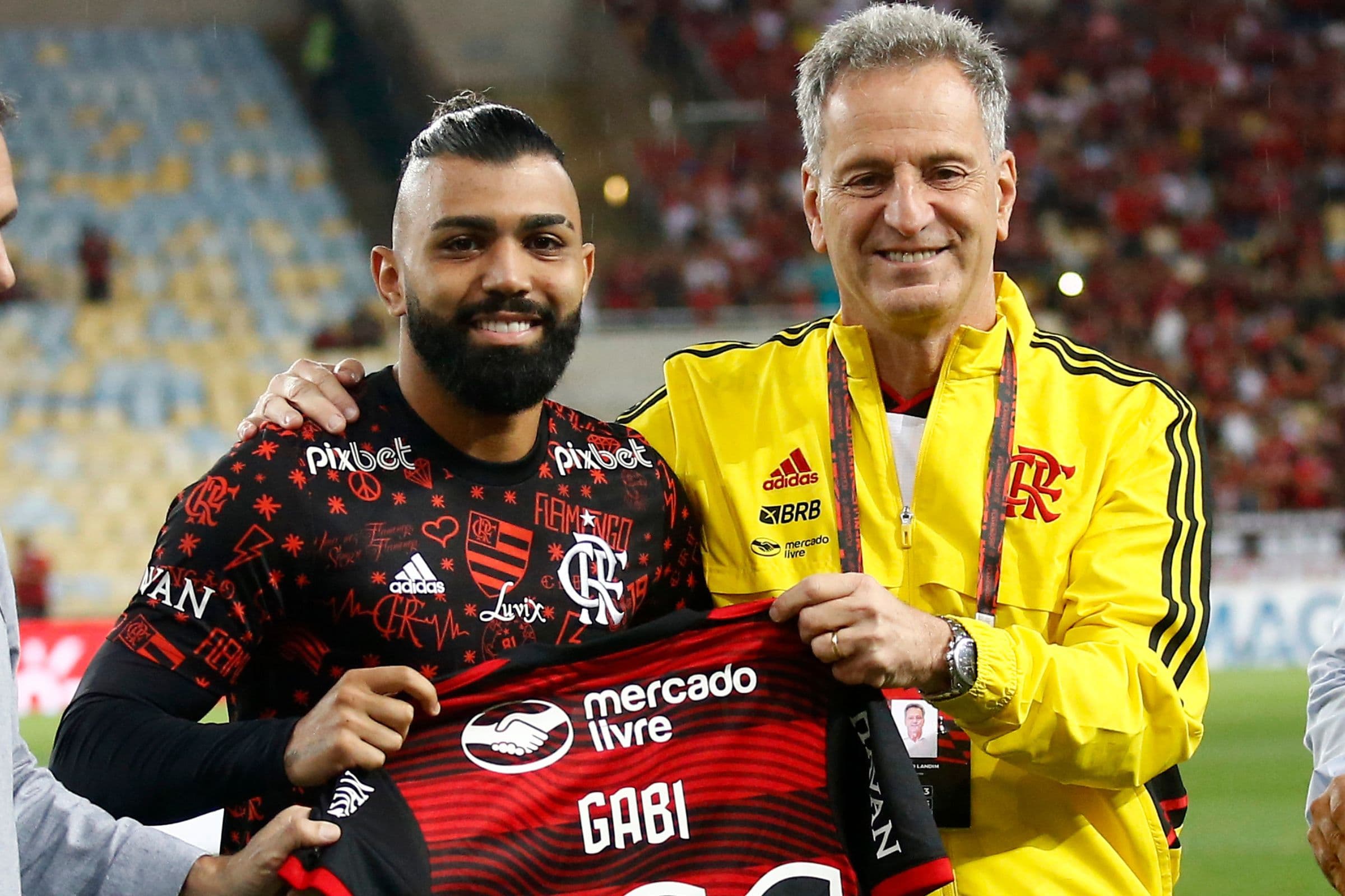 Rodolfo Landim, presidente do Flamengo,ao de Gabigol; presidente falou sobre renovação do atacante