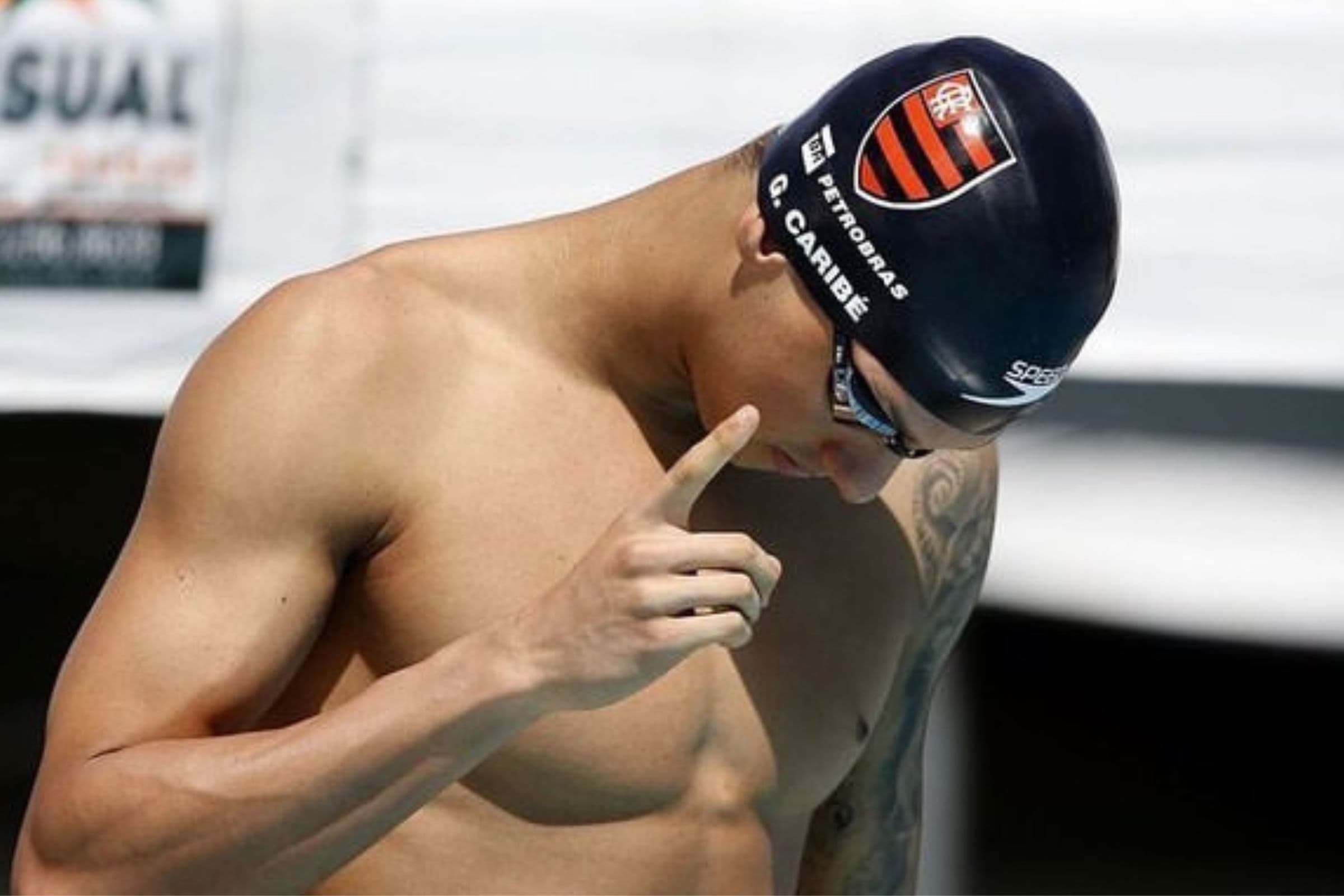 Guilherme Caribé é promessa do Flamengo na Natação e constantemente comparado a Cesar Cielo