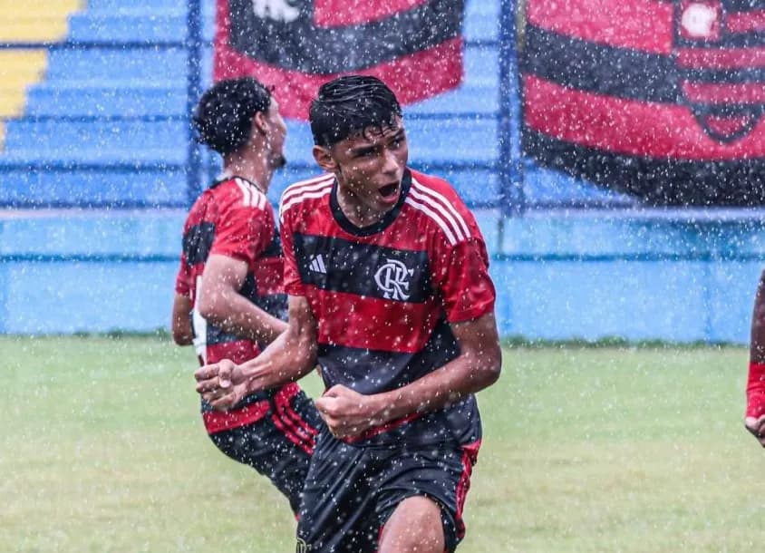 Lucas Guedes comemora gol pelo Flamengo na Brasil Soccer Cup