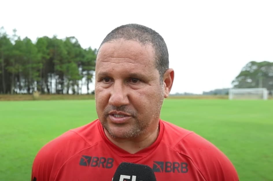 Mário Jorge em entrevista na FLA Tv; treinador falou sobre Flamengo x Rosário e busca por final da Libertadores SUb-20