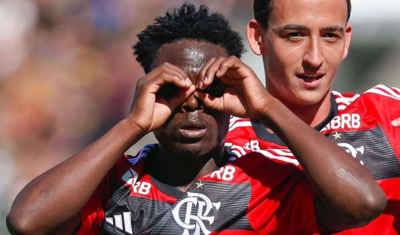 Shola pelo Flamengo. Jogador desperta interesse de Atlético-MG e CSKA. Hassan, seu conterrâneo também vem brilhando.