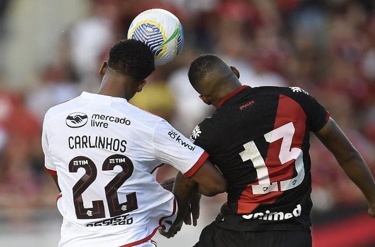 Carlinhos estreia pelo Flamengo contra o Atlético-GO