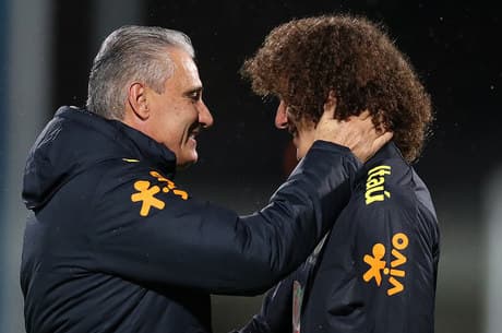 David Luiz e Tite nos tempos de Seleção Brasileira. Jogador do Flameno elogiou o treinador em entrevista para José Thomaz Fernández Pumarino