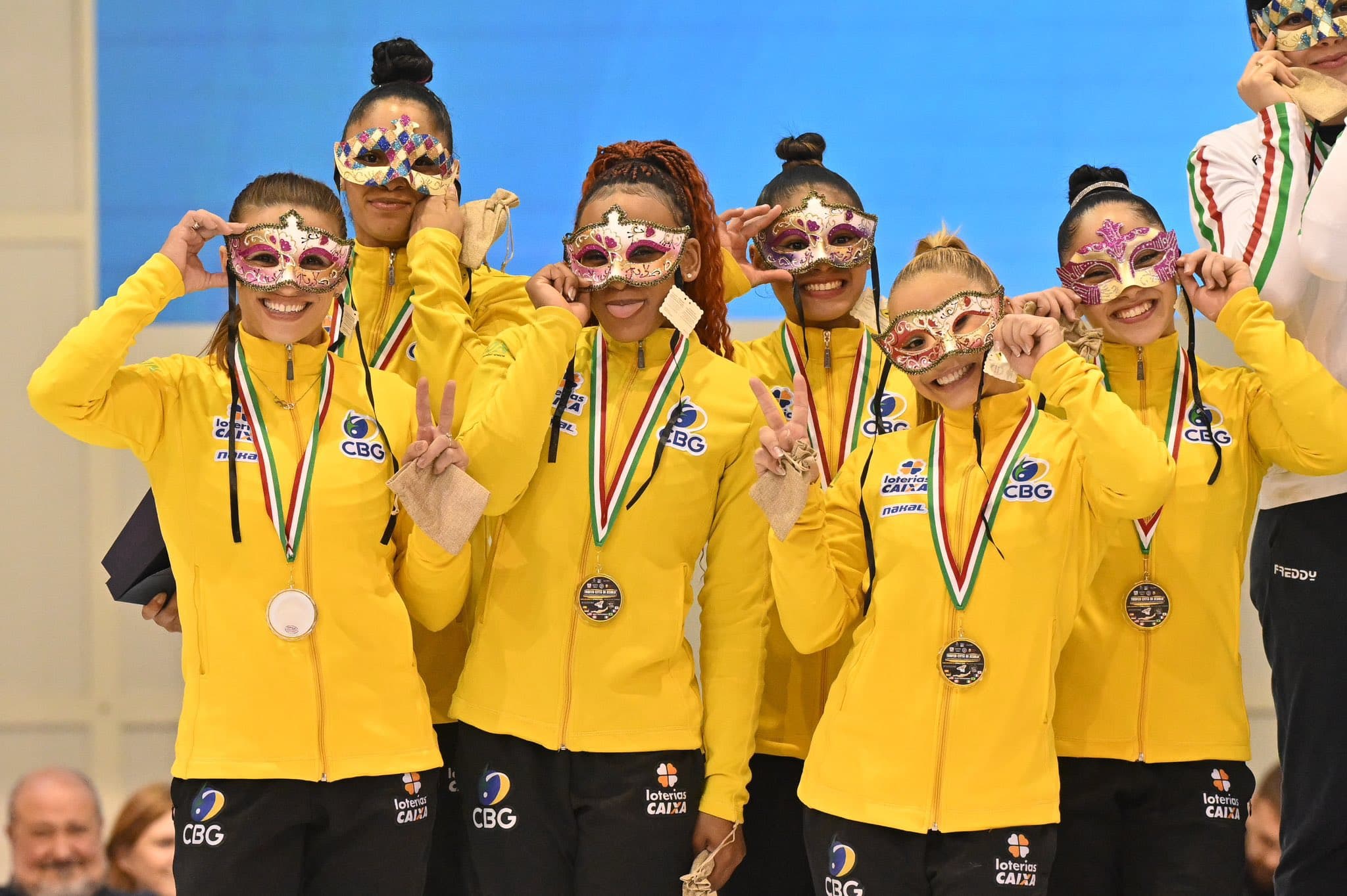 Meninas do Flamengo, Rebeca Andrade, Flavia Saraiva e Jade Barbosa, se destacando em Jesolo