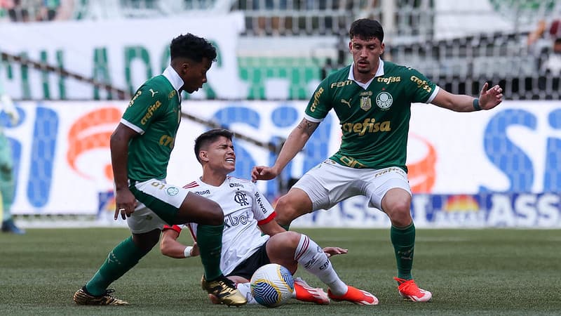 Partida entre Palmeiras e Flamengo. Os times comandados por Tite e Abel Ferreira duelaram pelo Brasileirão. Flamengo e Palmeiras.