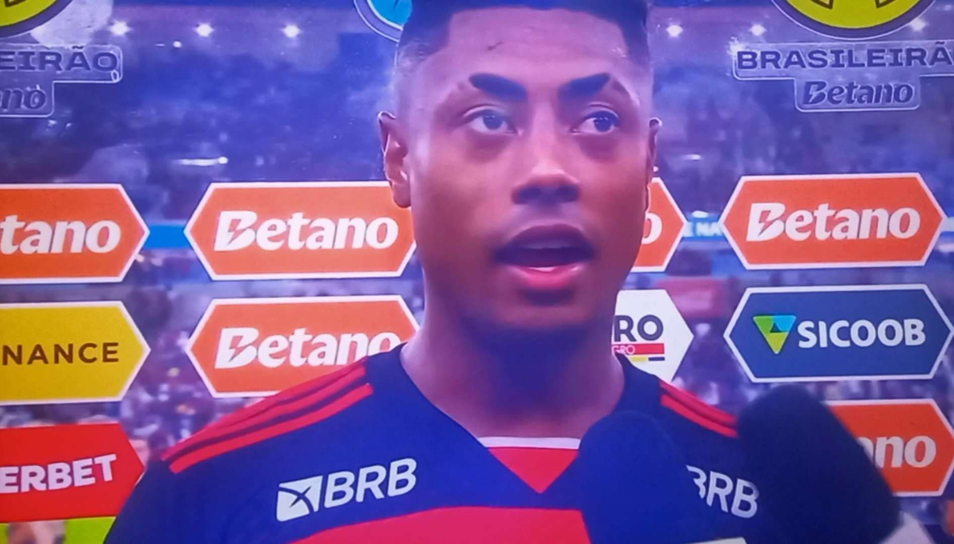 bruno henrique dá entrevista após vitória do flamengo