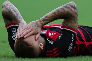 Everton Cebolinha lamenta lesão