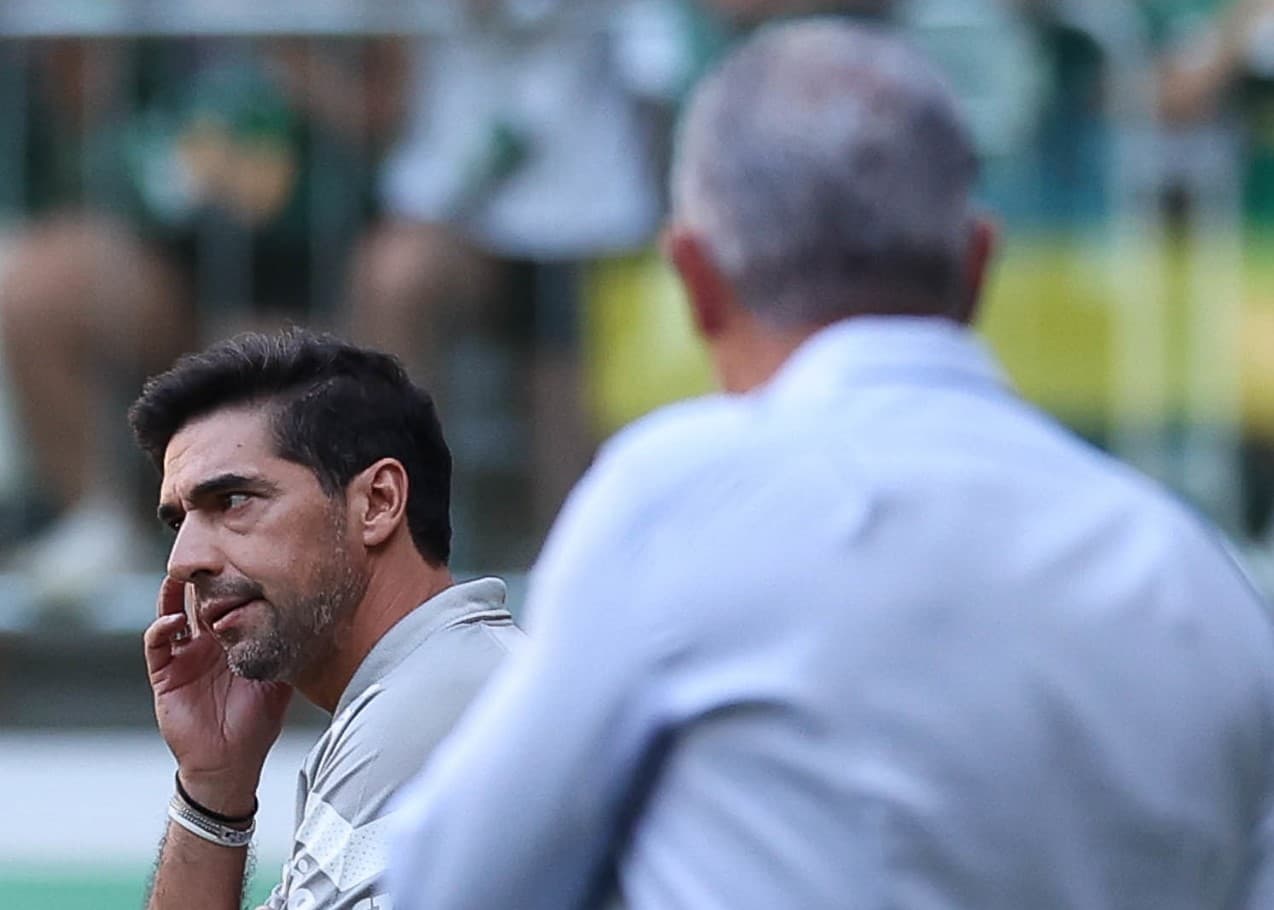 Tite e Abel Ferreira observam da área técnica do Allianz Parque o empate sem gols de Palmeiras e Flamengo, pela terceira rodada do Cmapeonato Brasileiro.