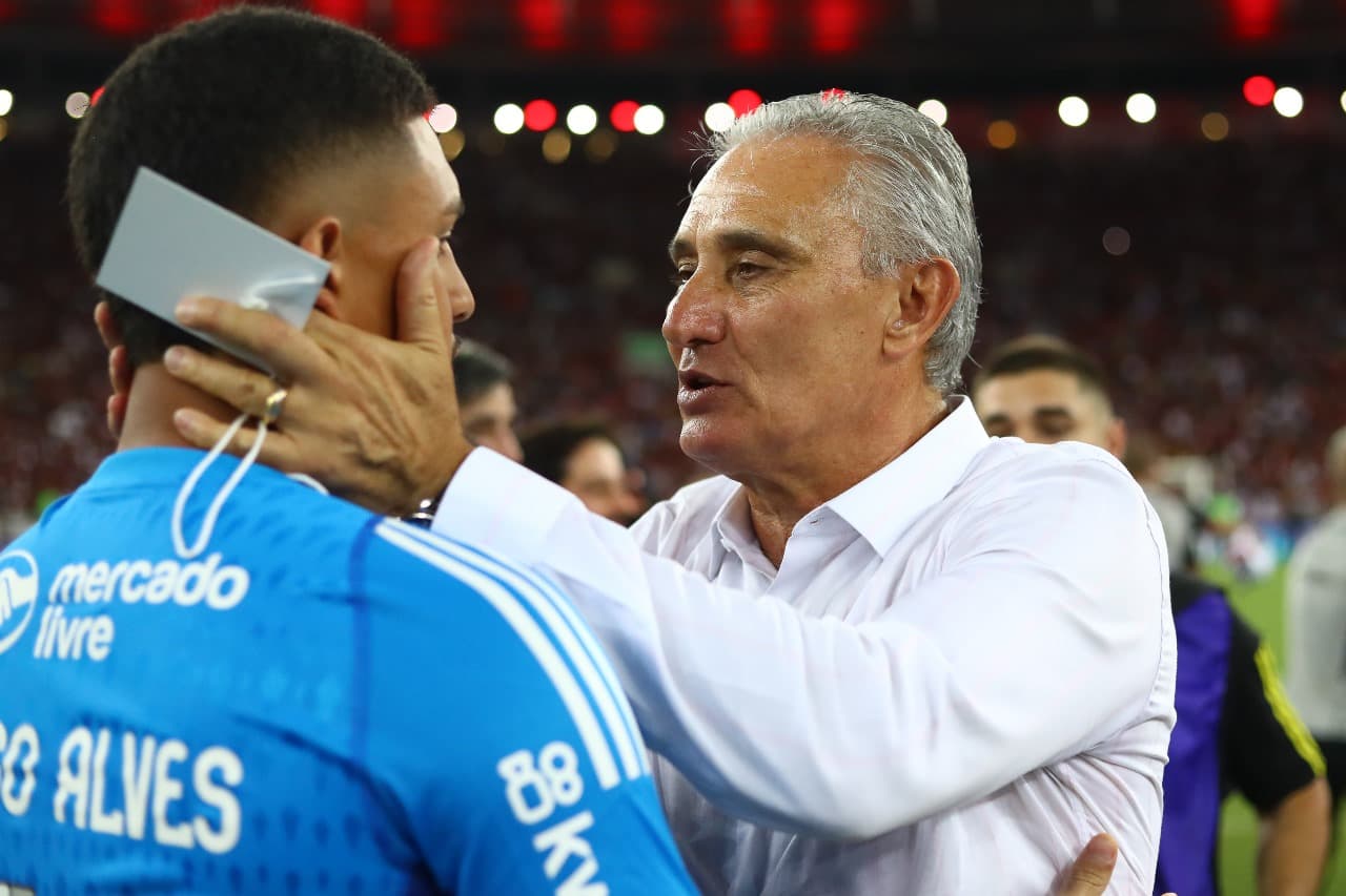 Tite parabeniza goleiro Dyego Alves