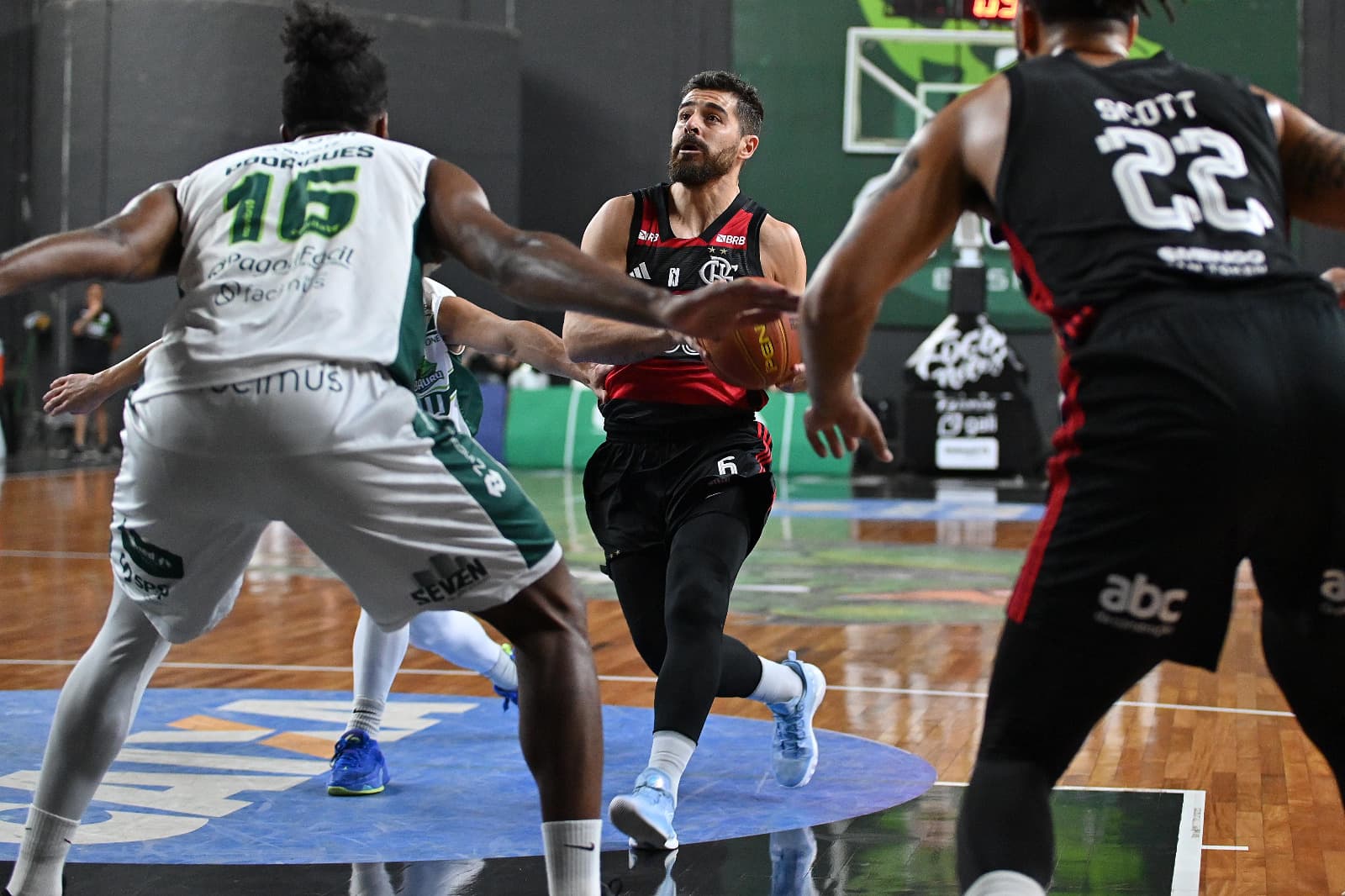 Franco Balbi durante jogo entre Bauru e Flamengo, pelo NBB