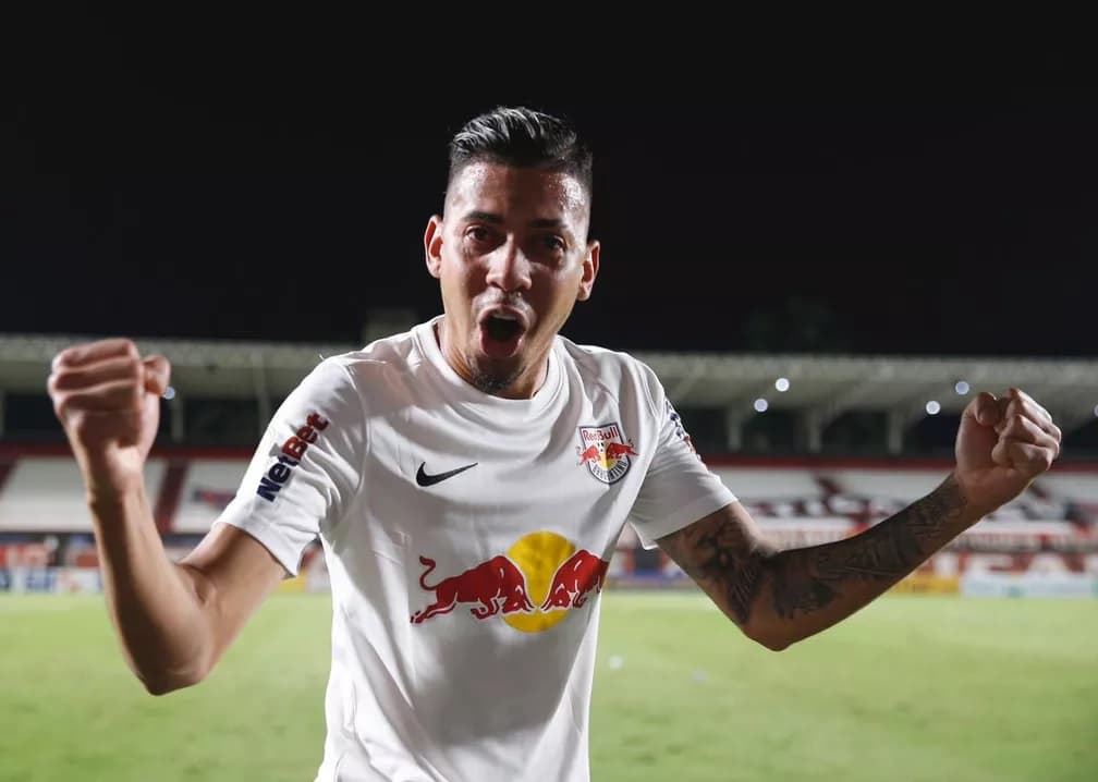 Weverton do Bragantino foi negociado com a Ferroviára antes de jogo contra o Flamengo. Wesley deve ser titular em bragança pelo Brasileirão