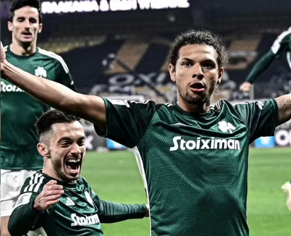 Volante, Arão se destaca como zagueiro no campeonato grego