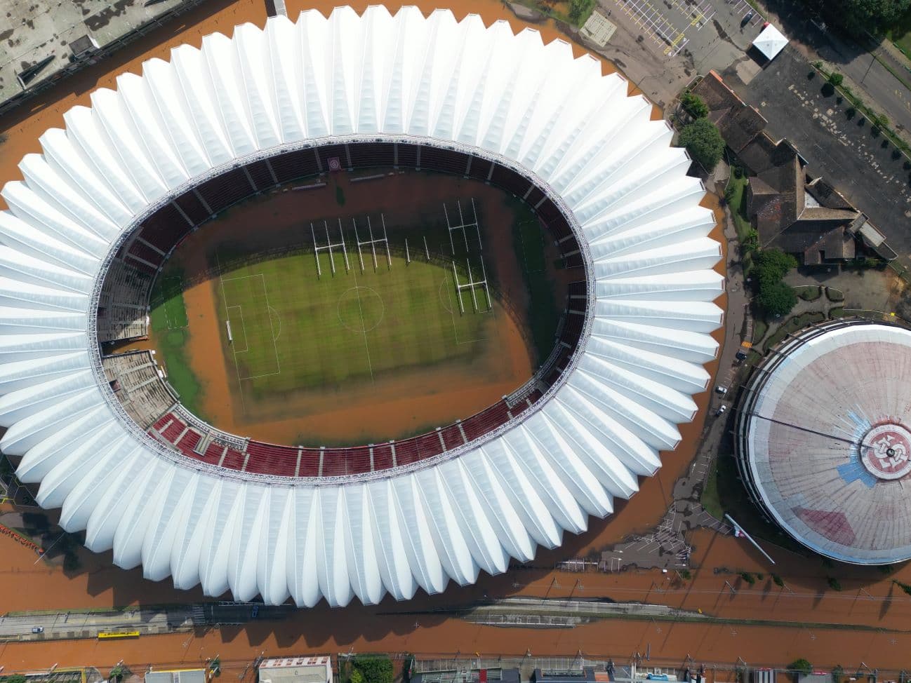 Estádio Beira Rio, em Porto Alegre, alagado pelas enchentes que atingem o RS.