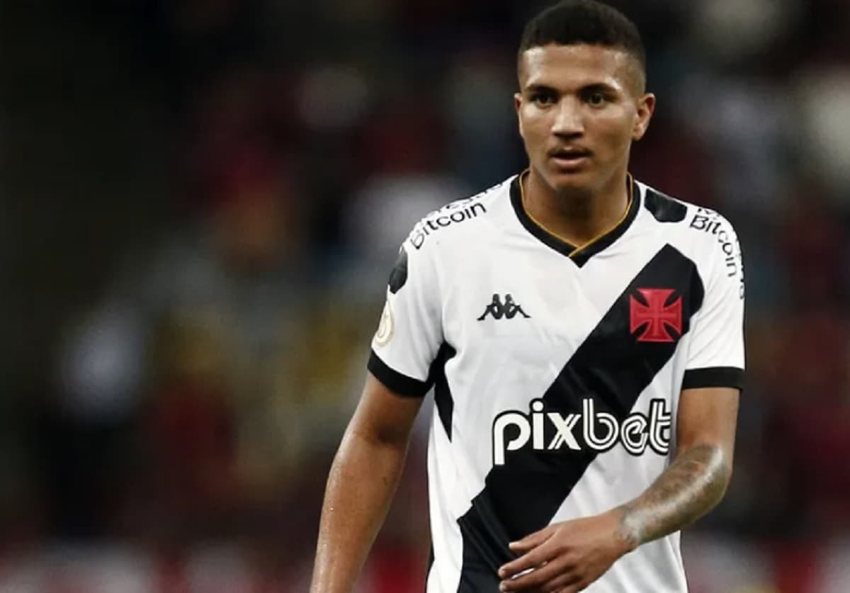 mateus carvalho pode desfalcar vasco contra o flamengo
