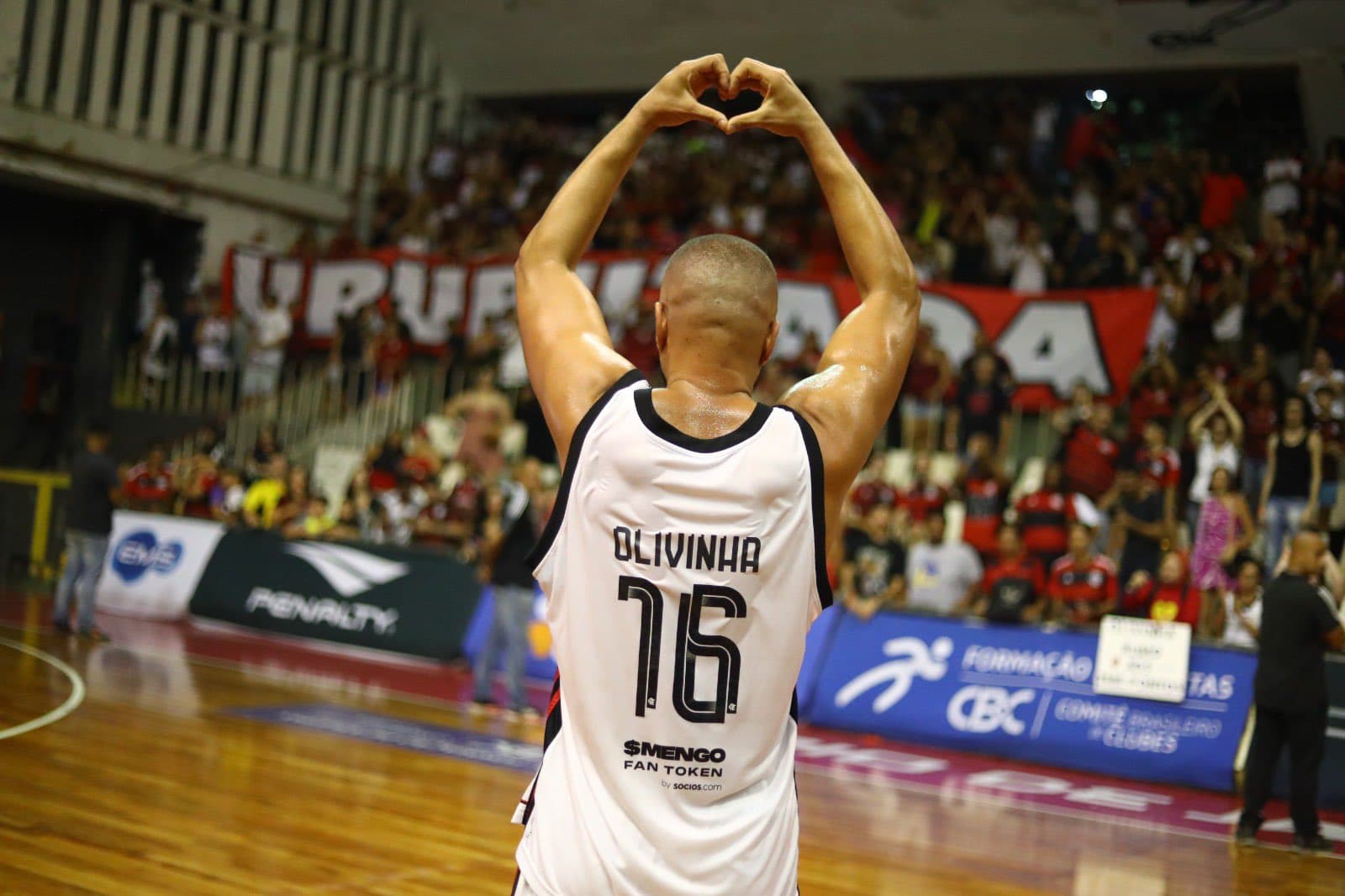 Olivinha se aposenta ao final do NBB; Flamengo enfrenta o Franca
