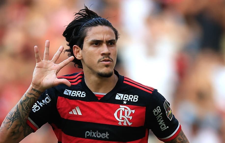 Pedro comemora gol pelo Flamengo contra o Corinthians; atacante tem ótimos números no Maracanã em 2024