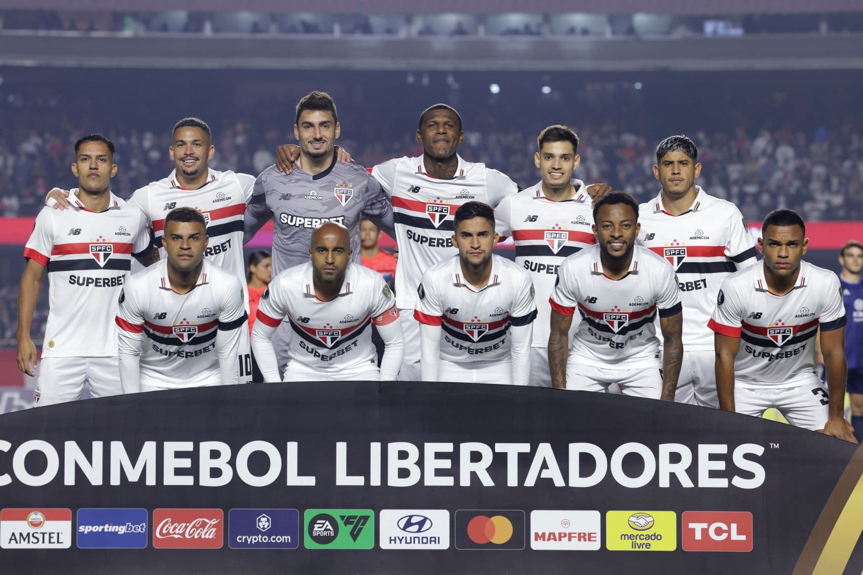 Time do são Paulo no Morumbi pela Libertadores