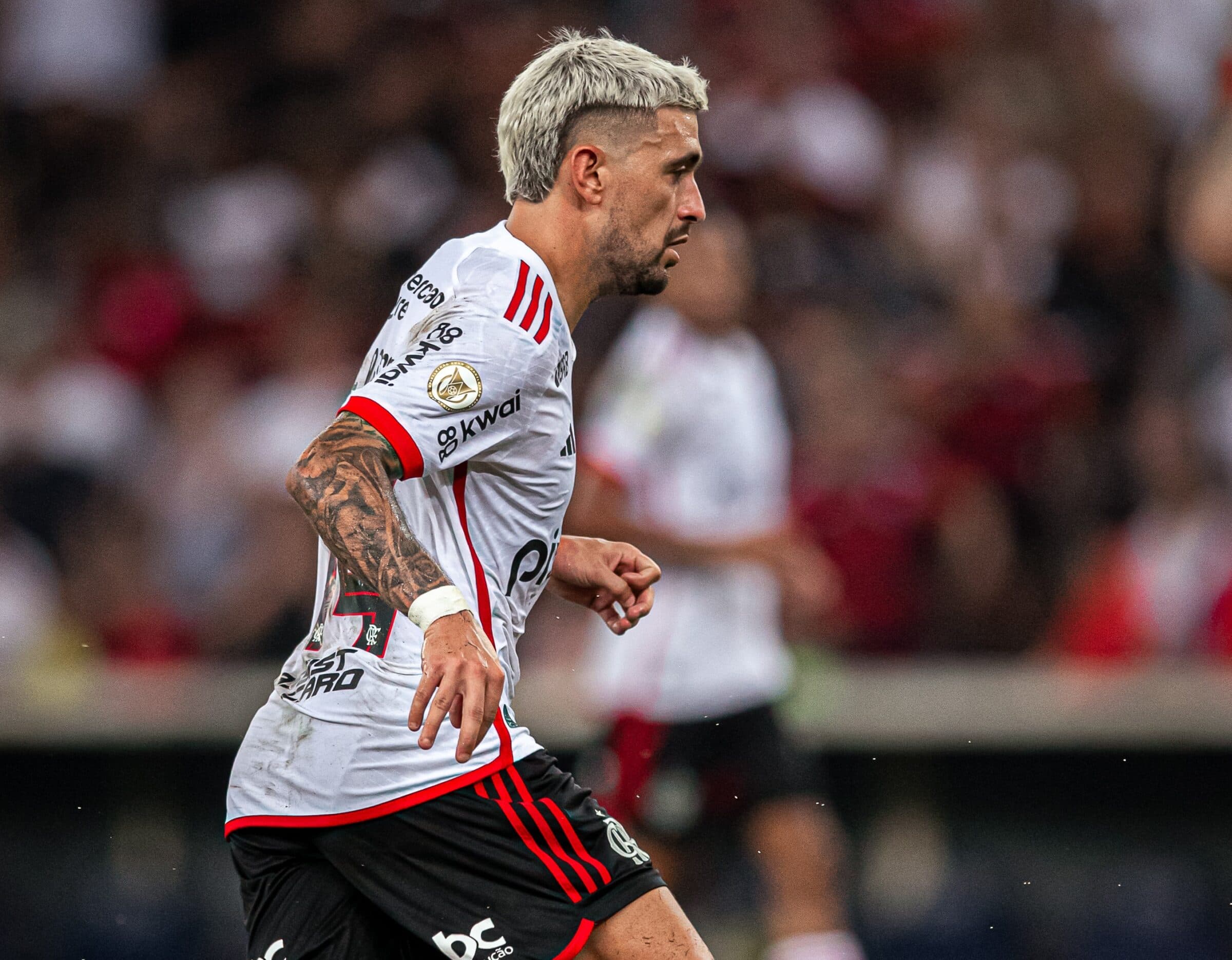 Arrascaeta comemora aniversário brilhando em jogo contra o Vasco