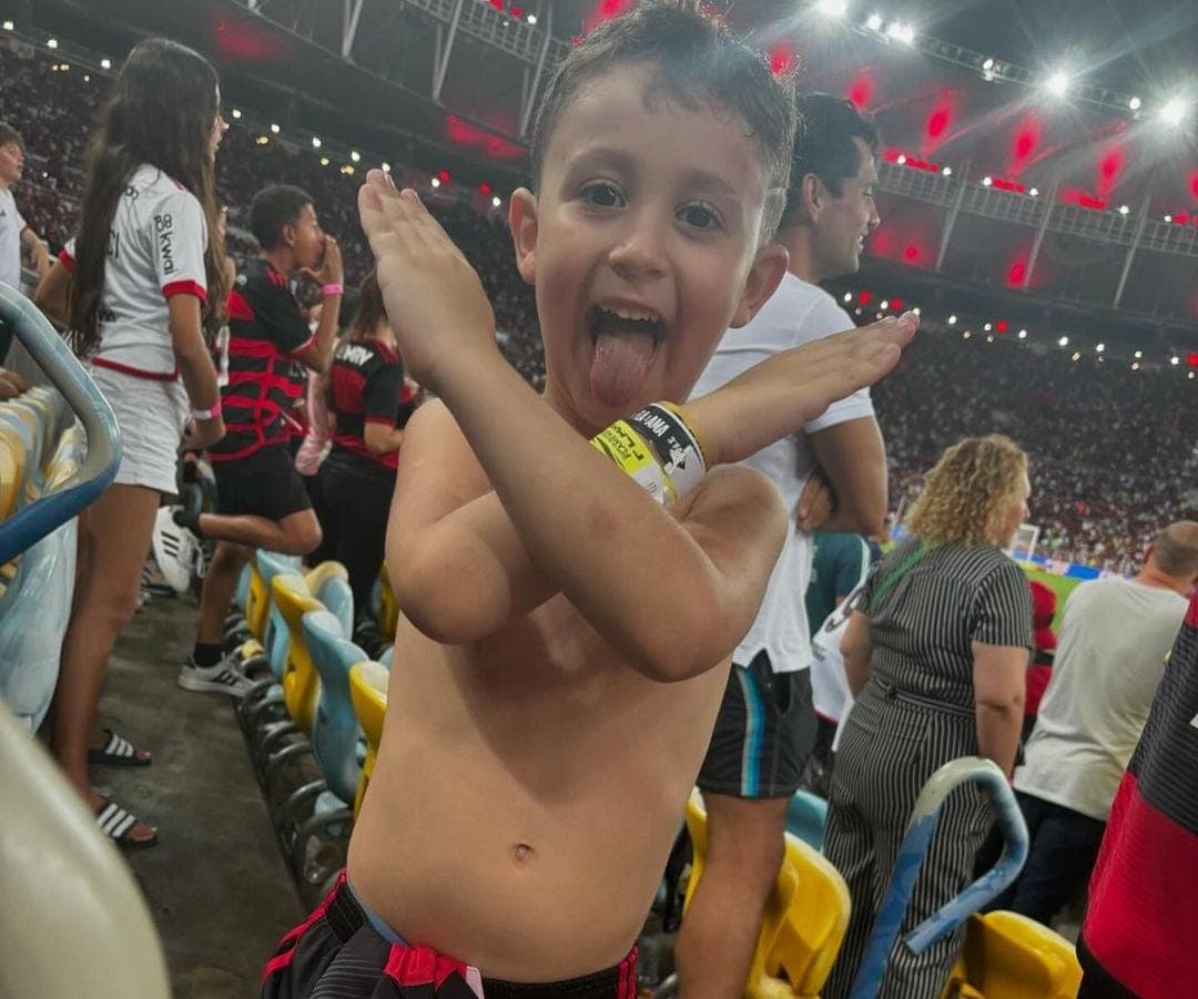 Arthur fazendo vapo em jogo do Flamengo