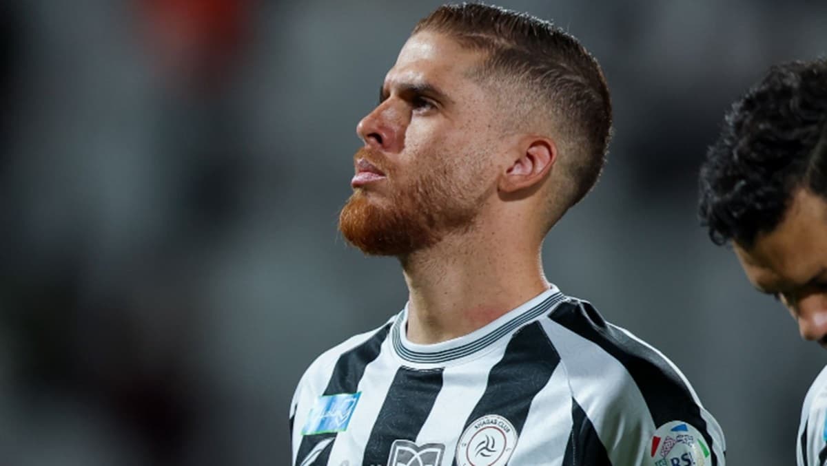 Cuéllar ex-Flamengo deve acertar com o Corinthians