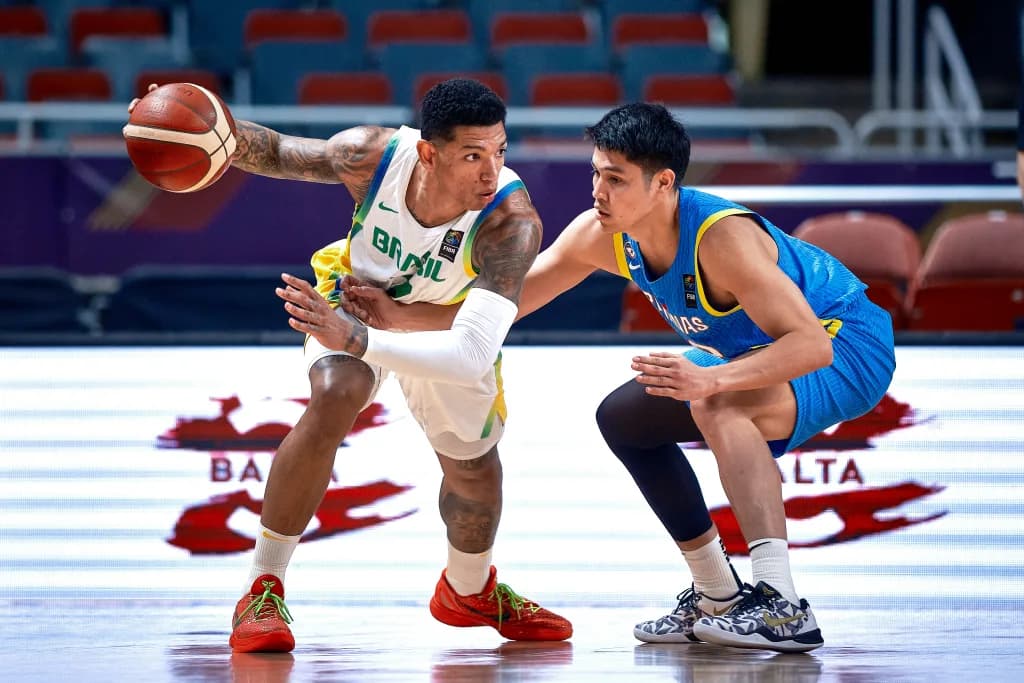 Didi Louzada em quadra pela Seleção Brasileira de basquete; atleta do Flamengo está na lista para Paris 2024