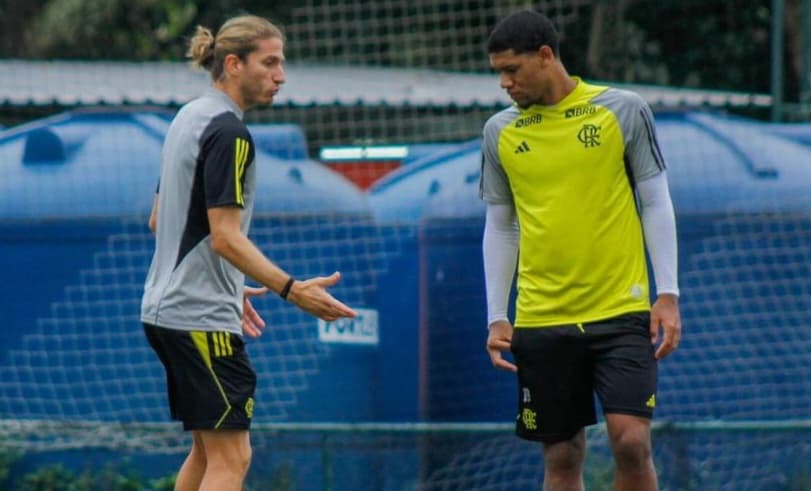 Filipe Luís instrui Rayan Lucas no Sub-20 do Flamengo