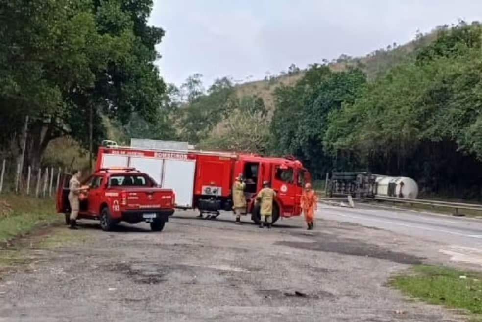 Acidente na Dutra que ocasionou adiamento de partida do Flamengo.