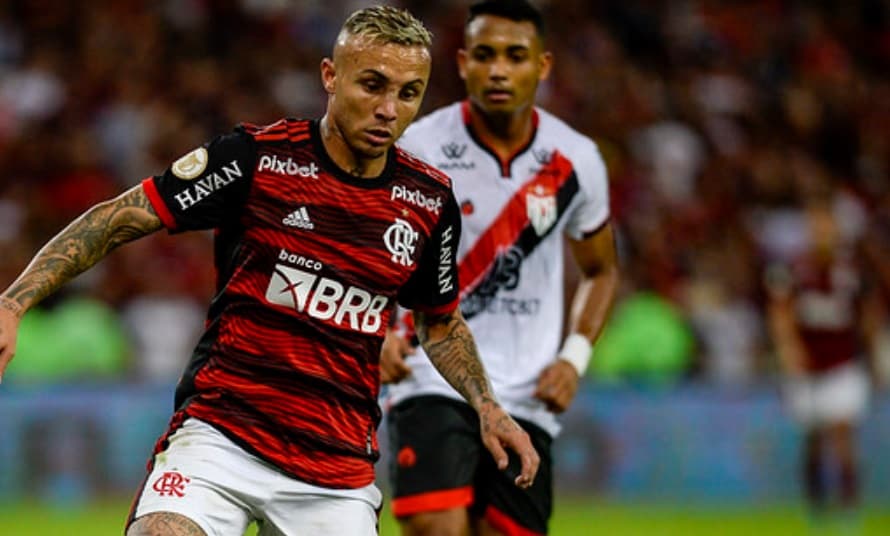 atlético-go e flamengo em jogo pelo brasileirão de 2022