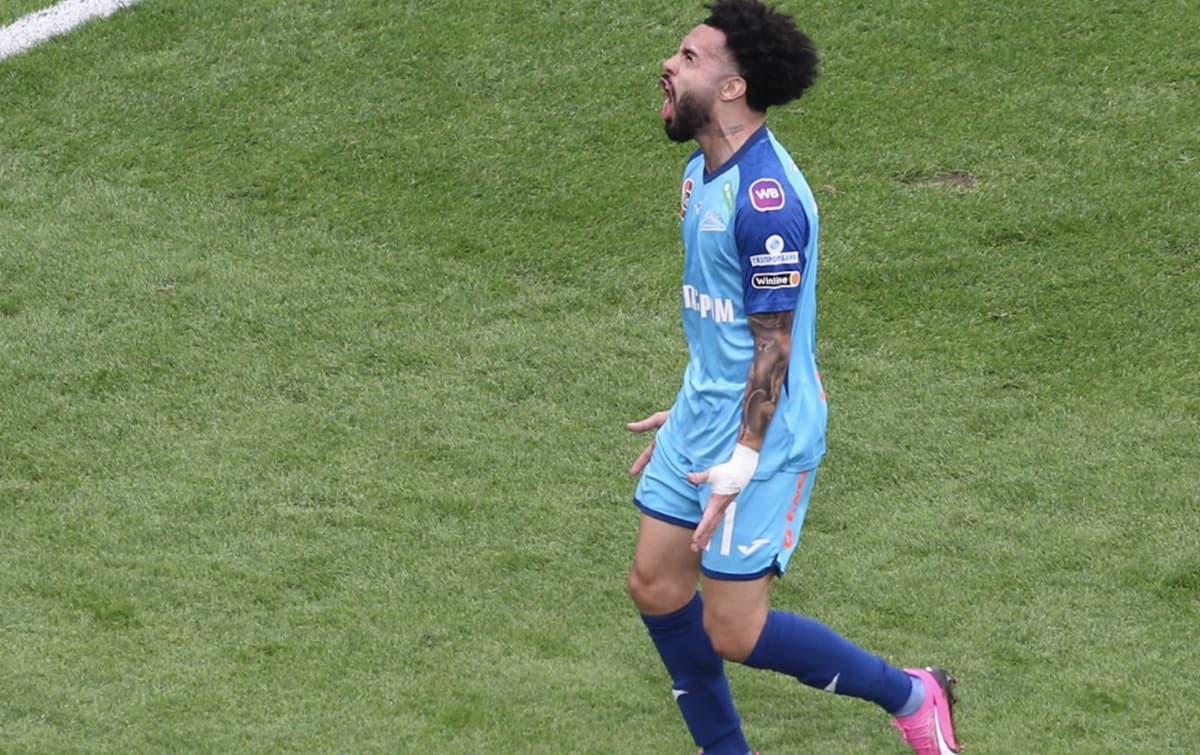 claudinho comemora gol pelo zenit flamengo quer meia