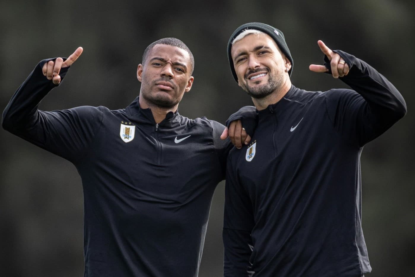 de la cruz e arrascaeta do flamengo em treino da seleção do uruguai