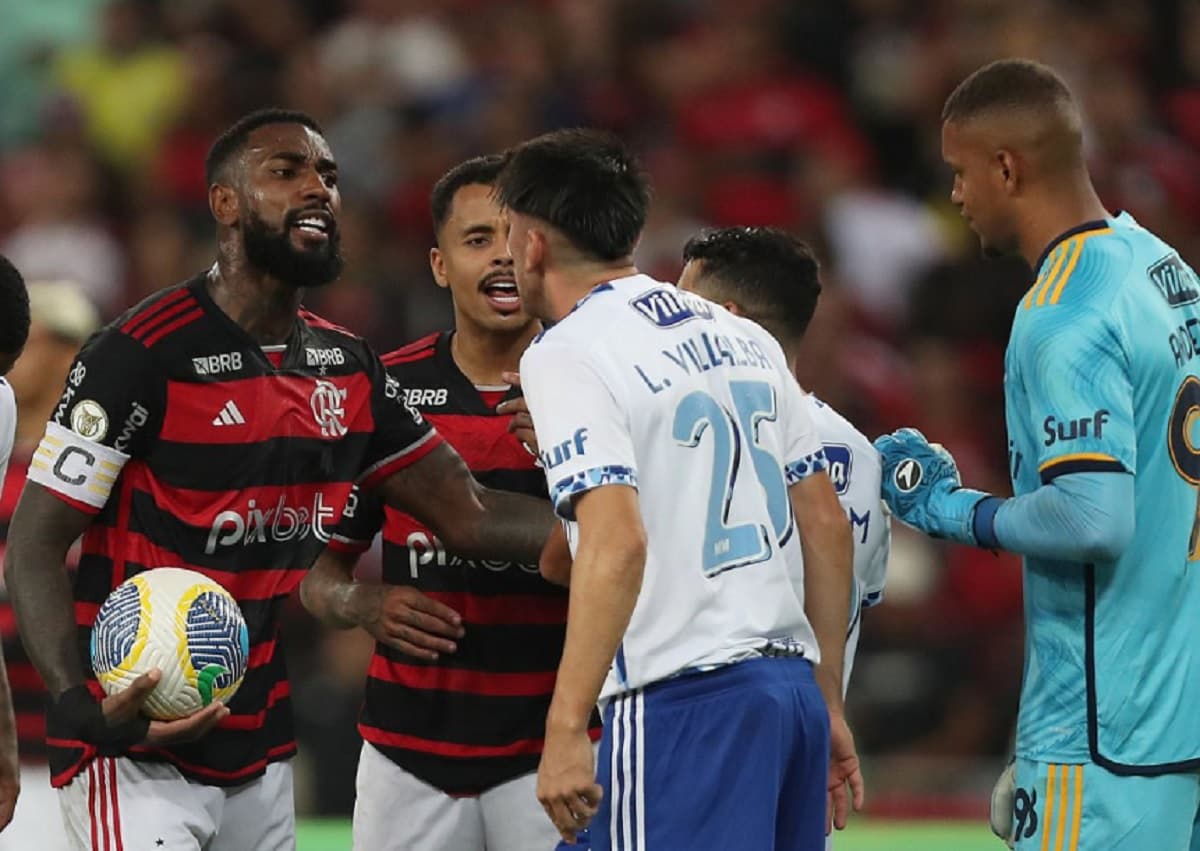 gerson em jogo do flamengo contra o cruzeiro no maracanã