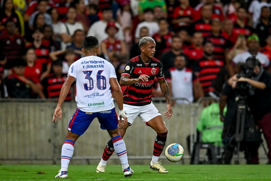 Wesley contra o Fortaleza - Marcelo Cortes/Flamengo