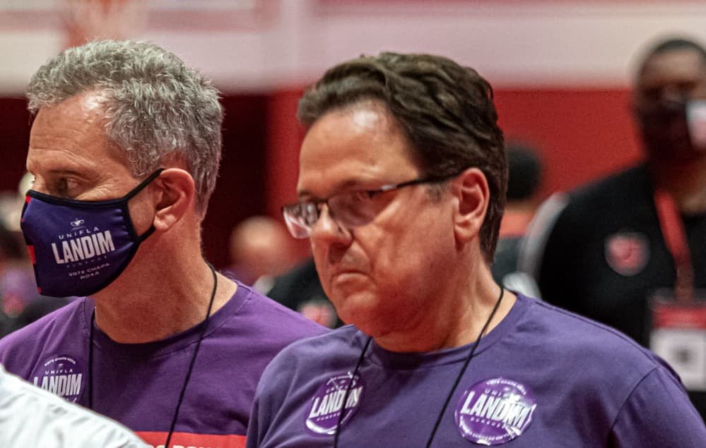 Rodrigo Dunshee ao lado de Rodolfo Landim durante a eleição para presidente do Flamengo de 2021