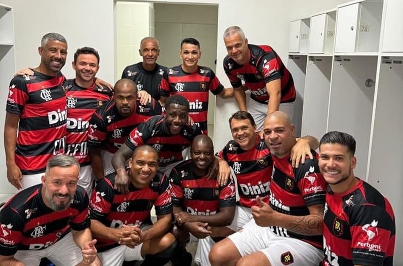 Vários jogadores que fizeram parte do hexa do Flamengo em 2009 reunidos; entre eles: Adriano Imperador, Angelim, Zé Roberto, Juan e Léo Moura