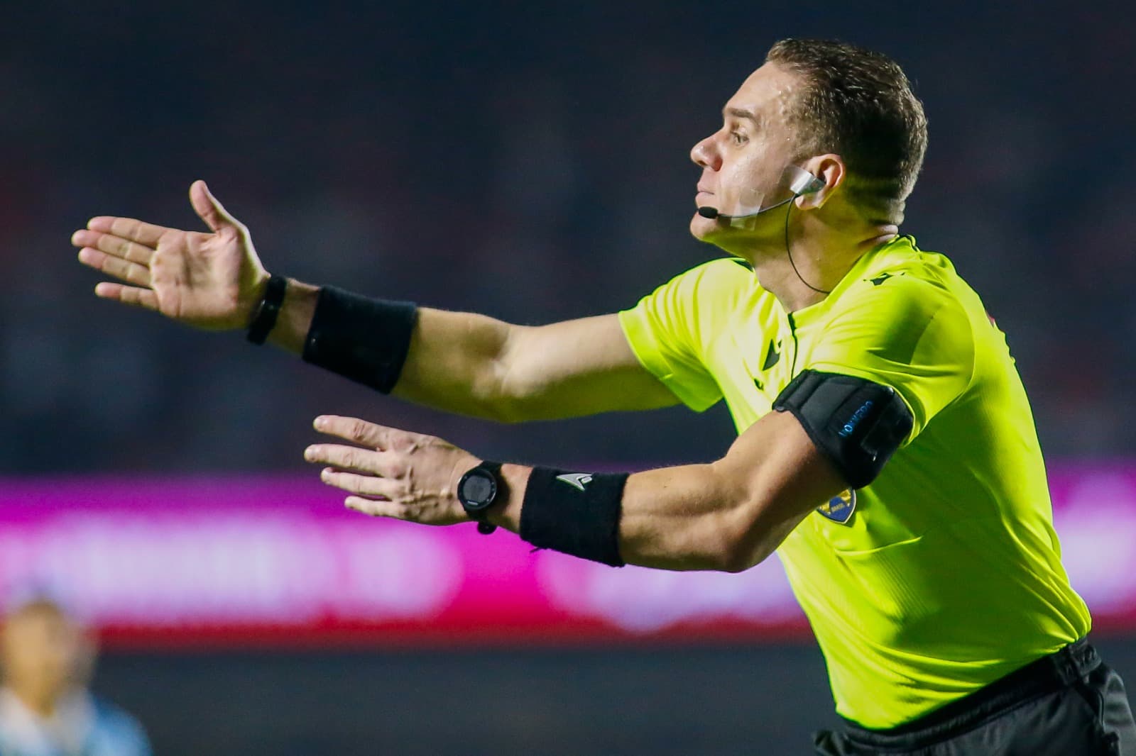 Gustavo Bauermann em jogo do Brasileirão; árbitro é escalado pela CBF para Flamengo x Bragantino