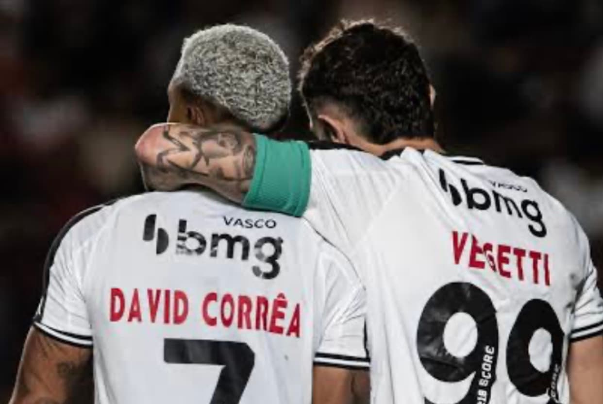 david-e-vegetti-abracados-em-jogo-do-vasco