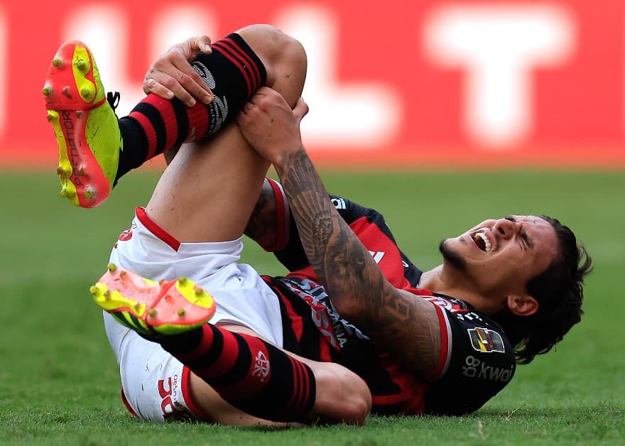 Pedro do Flamengo reage durante a partida entre Flamengo e Corinthians no Brasileirão 2024 no Estádio do Maracanã em 11 de maio de 2024 no Rio de Janeiro, Brasil.