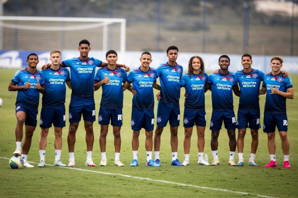Bahia treinou com vários atletas da base na preparação para enfrentar o Flamengo, pela Copa do Brasil