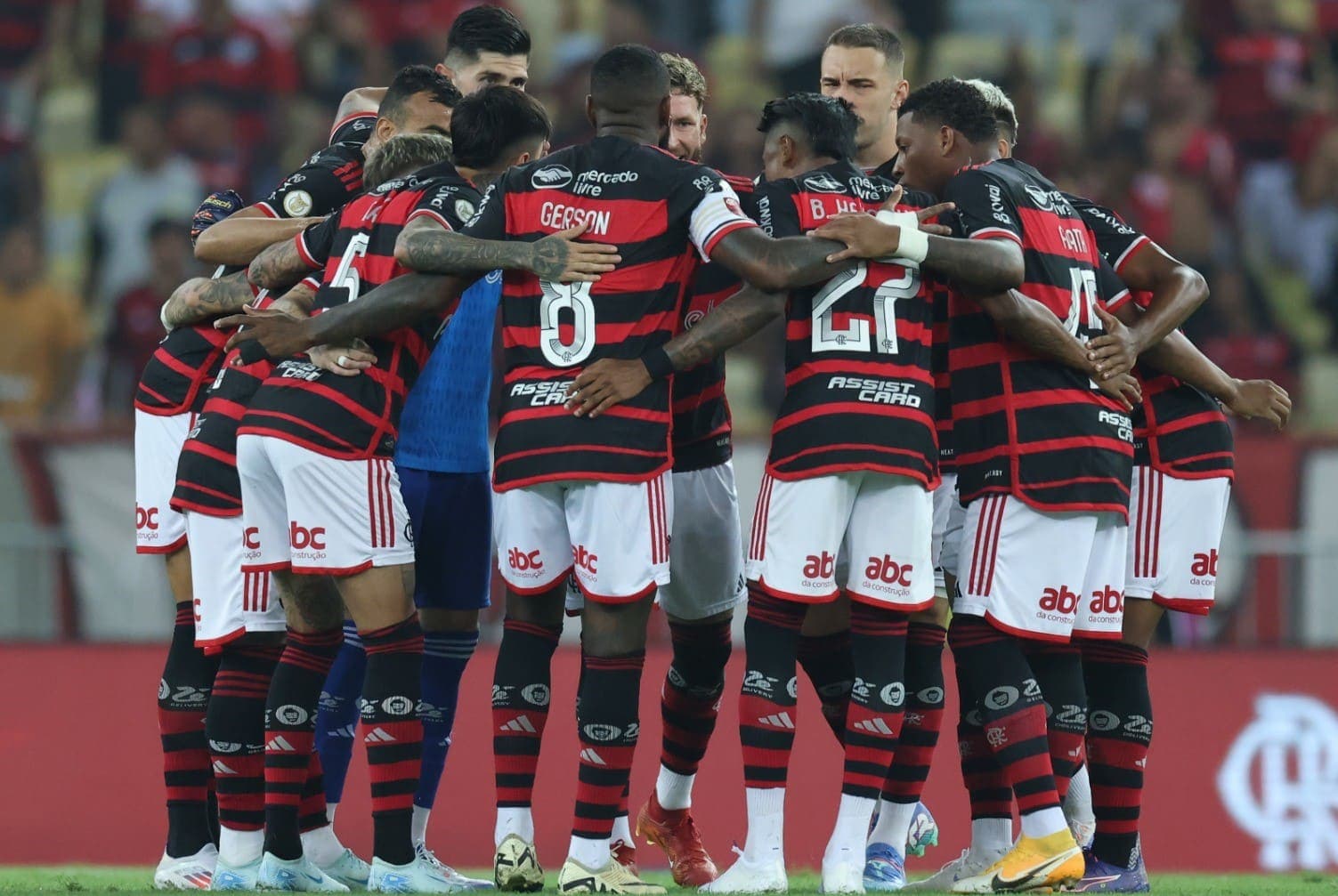 Jogadores do Flamengo antes de partida contra o Vasco