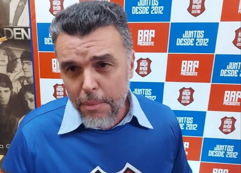 Rodrigo Tostes durante lançamento de campanha de Bap à presidência do Flamengo; ex-VP de Finanças falou sobre o estádio