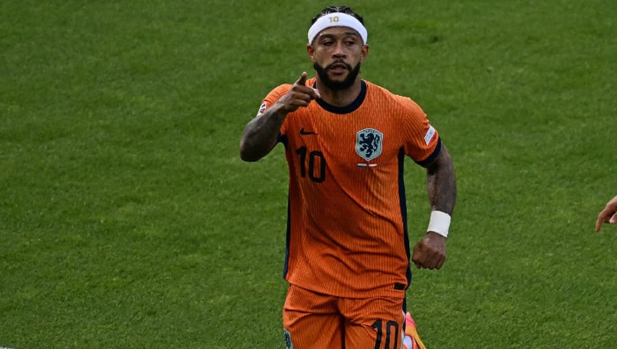 depay comemora gol da holanda atacante é especulado no flamengo e corinthians