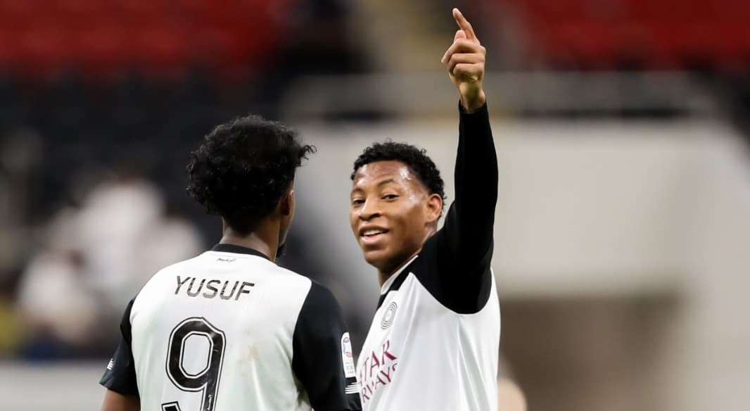 Gonzalo Plata comemora um dos seus dois gols na vitória do Al Sadd contra o Al Shamal, pelo campeonato catari este ano