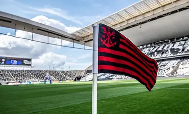 bandeira do flamengo na neo quimica arena casa do corinthians