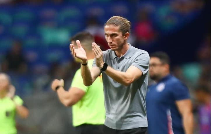 filipe luís aplaude atuação do time na vitória comandada pelo capitão Gerson contra o Bahia