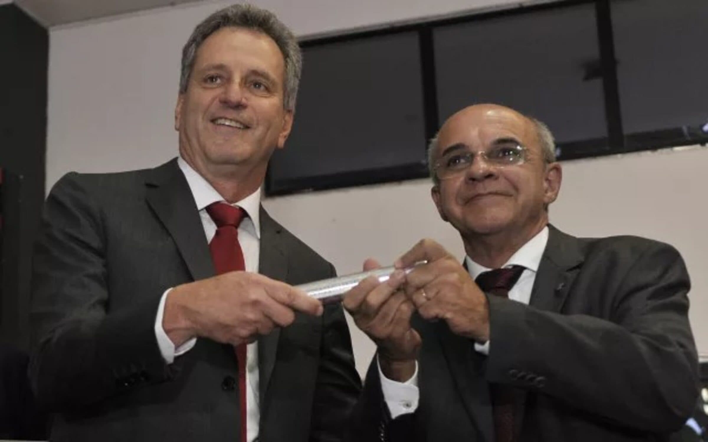 Landim e Bandeira de Mello na posse da presidência do Flamengo, em 2019; atual presidente minimizou papel do antecessor